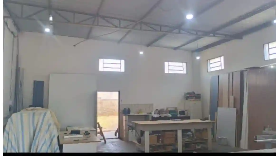 Galpão / Depósito / Armazém  à venda, 360m² — foto 1 de 3