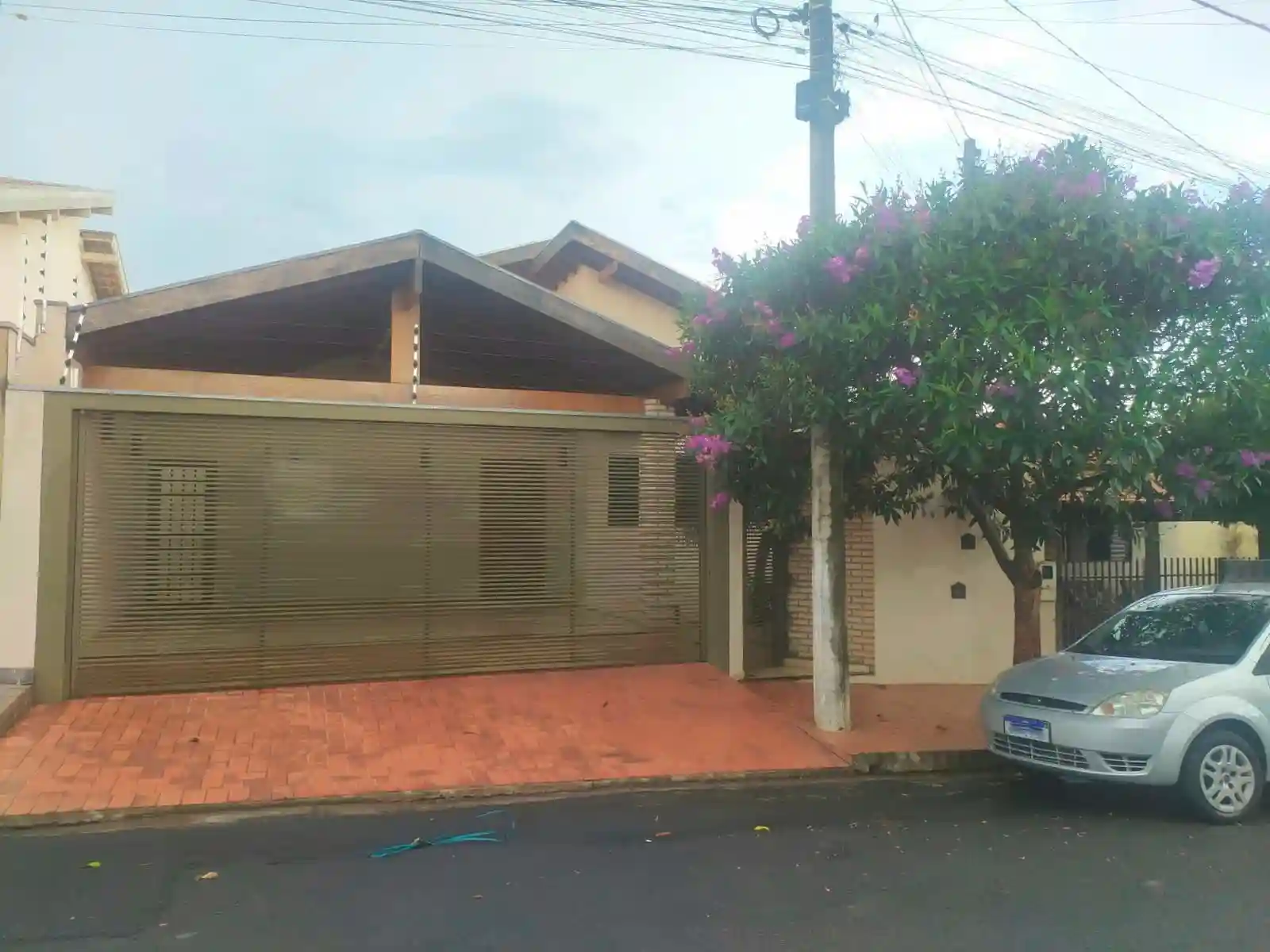 Casa com 3 quartos à venda, 185m² — foto 1 de 23