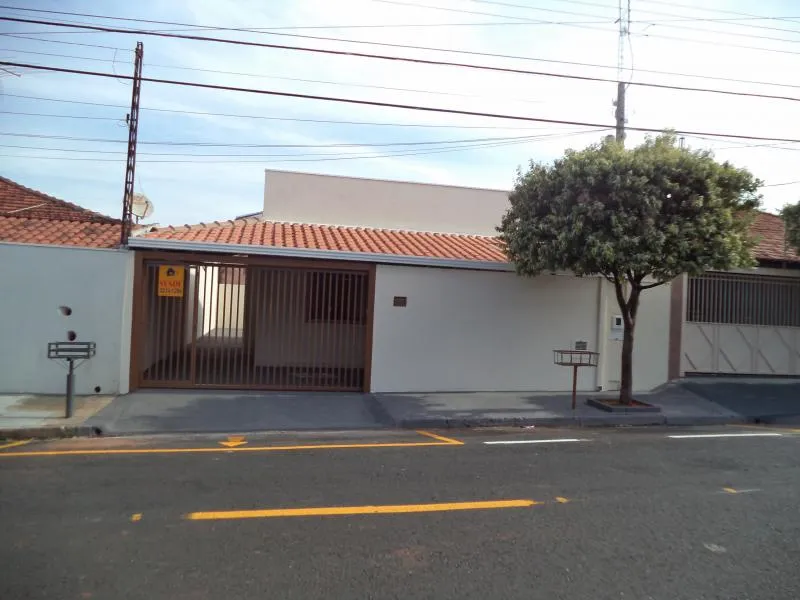 Casa com 3 quartos à venda, 250m² — foto 1 de 7