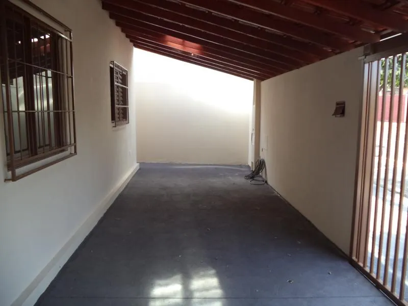 Casa com 3 quartos à venda, 250m² — foto 2 de 7