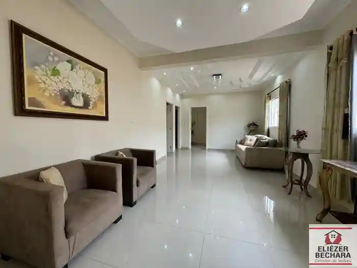 Casa com 3 quartos à venda, 242m² — foto 1 de 29