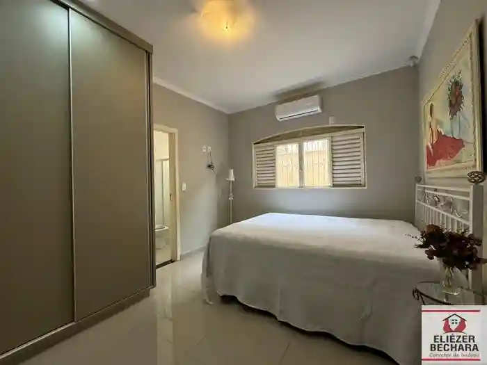 Casa com 3 quartos à venda, 242m² — foto 19 de 29