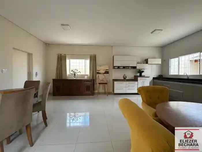 Casa com 3 quartos à venda, 242m² — foto 2 de 29