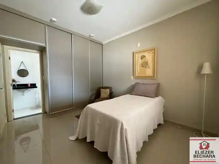 Casa com 3 quartos à venda, 242m² — foto 20 de 29