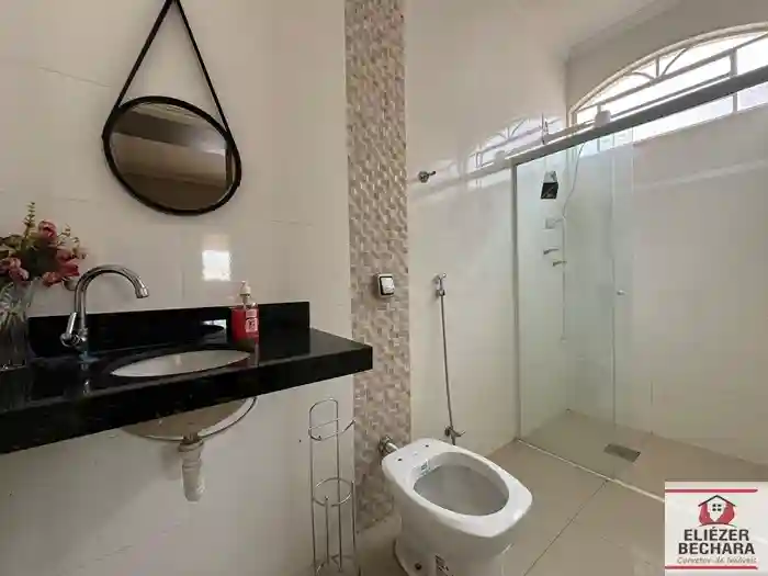 Casa com 3 quartos à venda, 242m² — foto 3 de 29