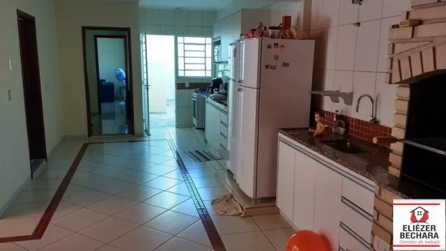 Casa à venda — foto 2 de 11