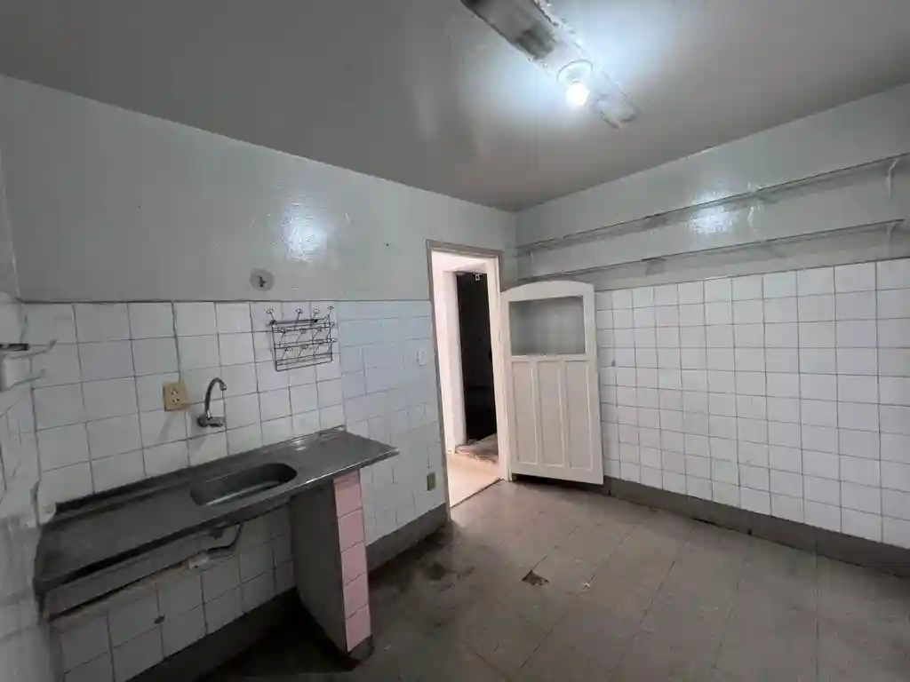 Loja / Salão / Ponto Comercial com 4 quartos para aluguel, 110m² — foto 8 de 8