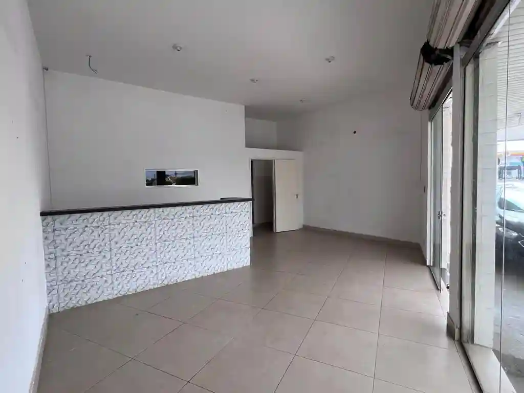 Loja / Salão / Ponto Comercial com 4 quartos para aluguel, 110m² — foto 2 de 8