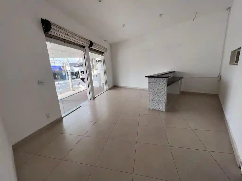 Loja / Salão / Ponto Comercial com 4 quartos para aluguel, 110m² — foto 3 de 8