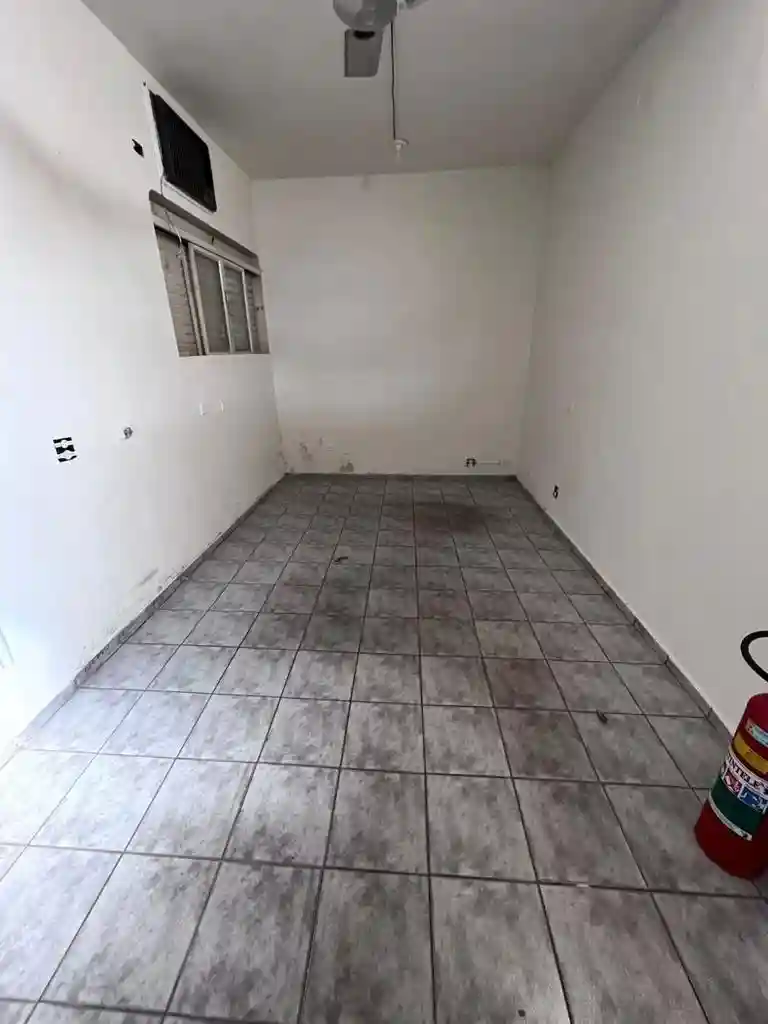 Loja / Salão / Ponto Comercial com 4 quartos para aluguel, 110m² — foto 6 de 8