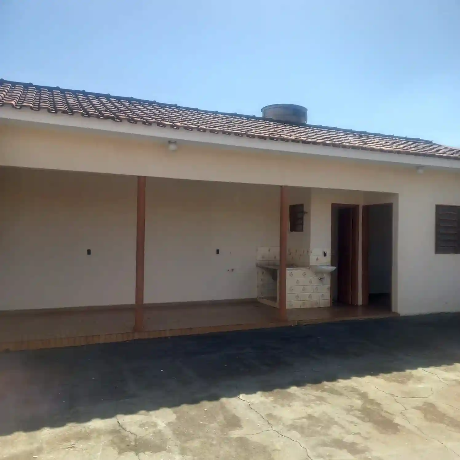 Casa Comercial com 2 quartos à venda, 140m² — foto 1 de 28