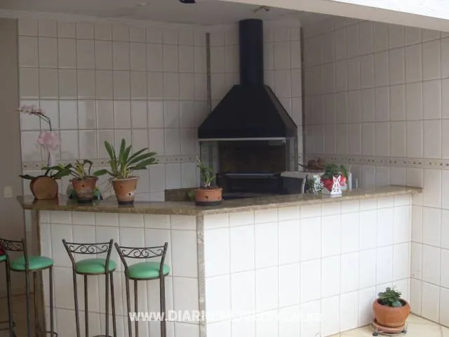 Casa com 3 quartos à venda, 300m² — foto 2 de 20