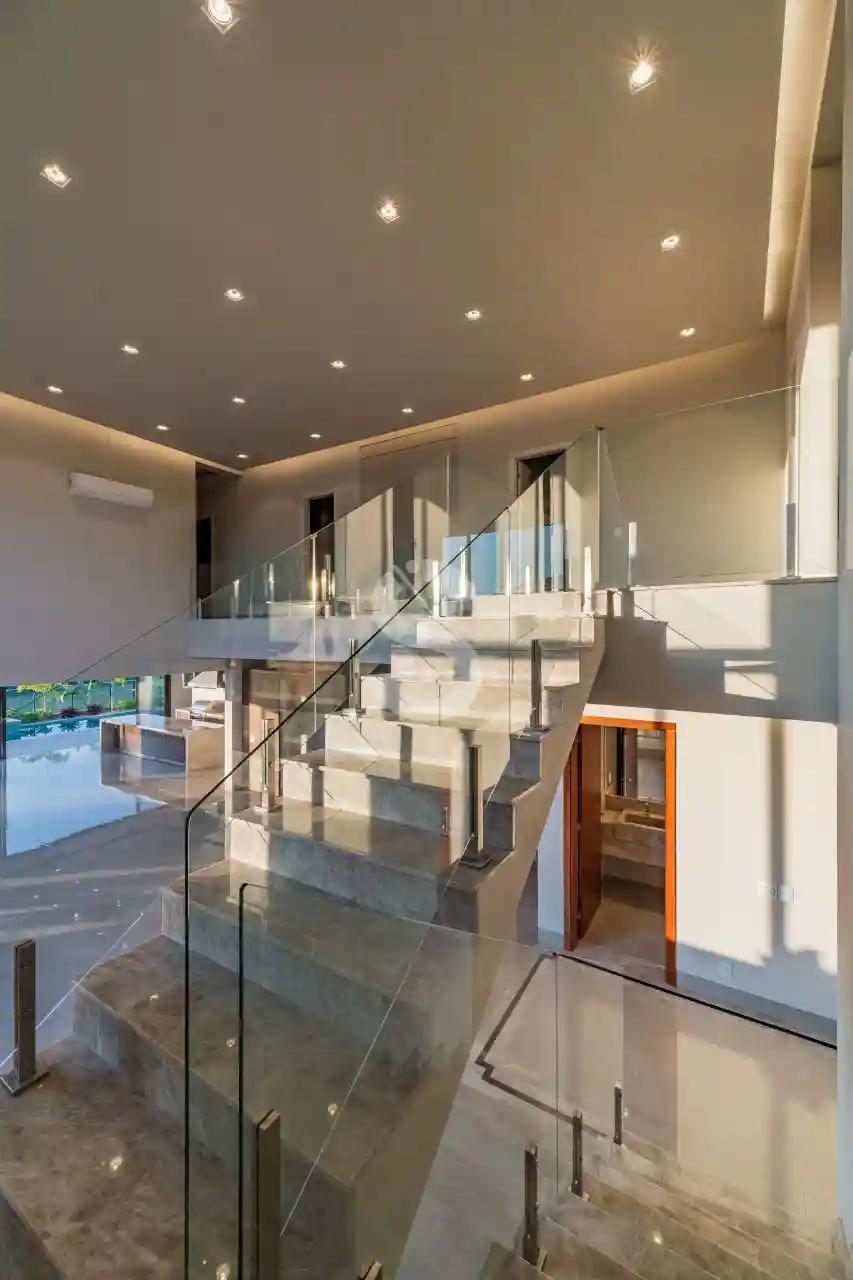 Casa de Condomínio com 5 quartos à venda, 550m² — foto 2 de 35