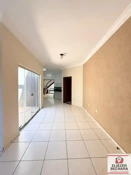 Casa com 3 quartos à venda, 150m² — foto 1 de 35