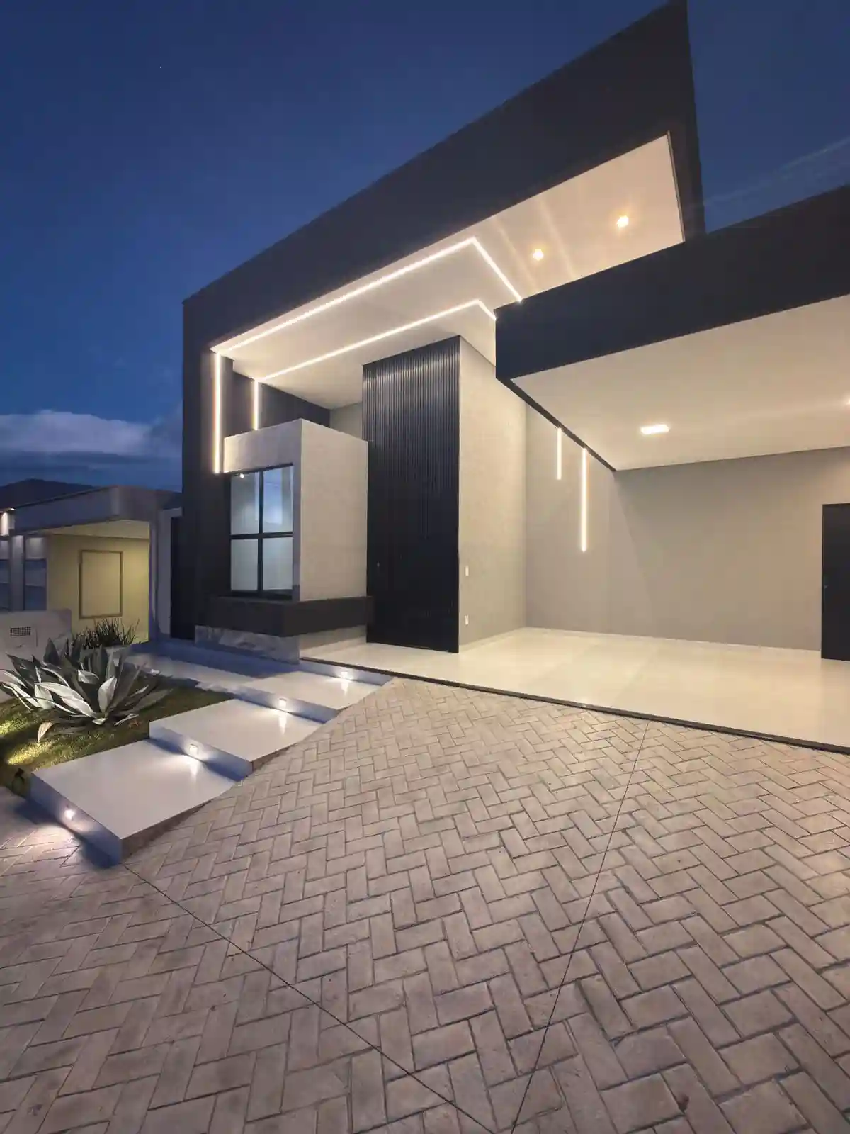 Casa de Condomínio com 3 quartos à venda, 145m² — foto 2 de 34