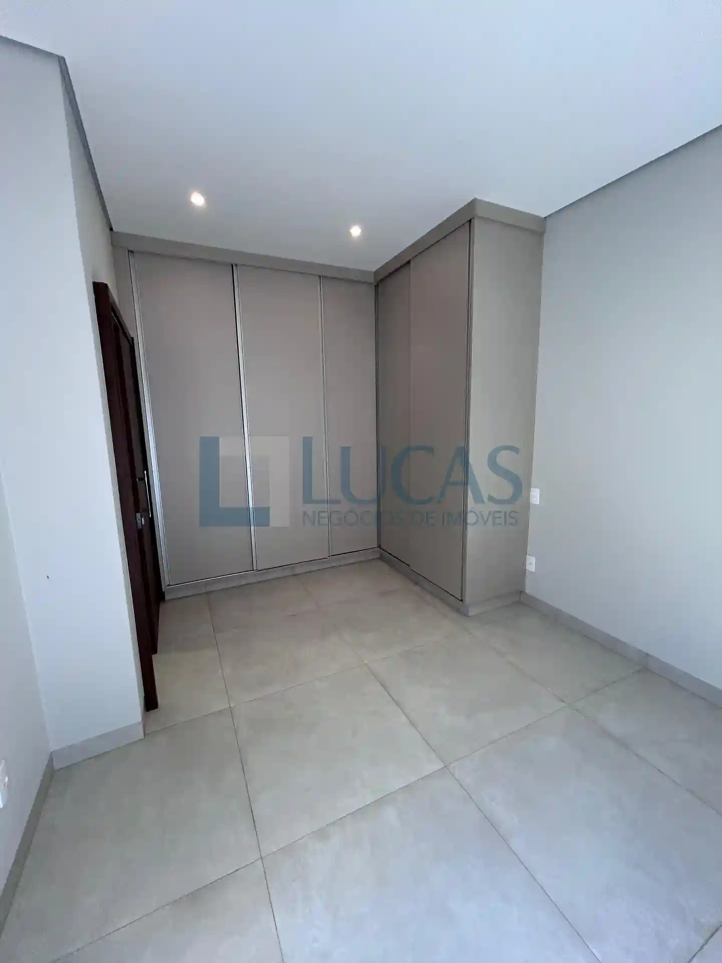 Casa de Condomínio com 3 quartos à venda, 170m² — foto 11 de 18