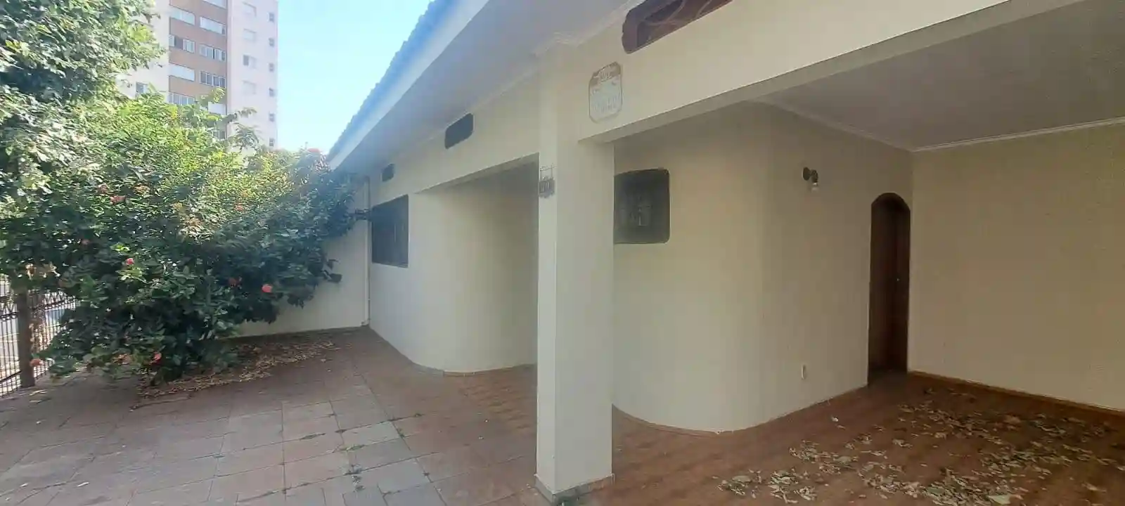 Casa com 3 quartos à venda, 360m² — foto 1 de 18