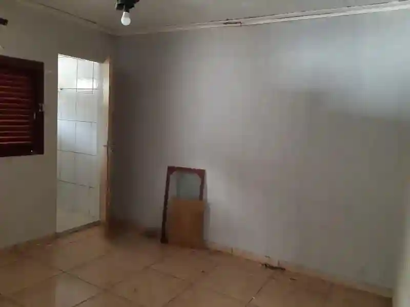 Casa com 2 quartos à venda, 180m² — foto 2 de 5