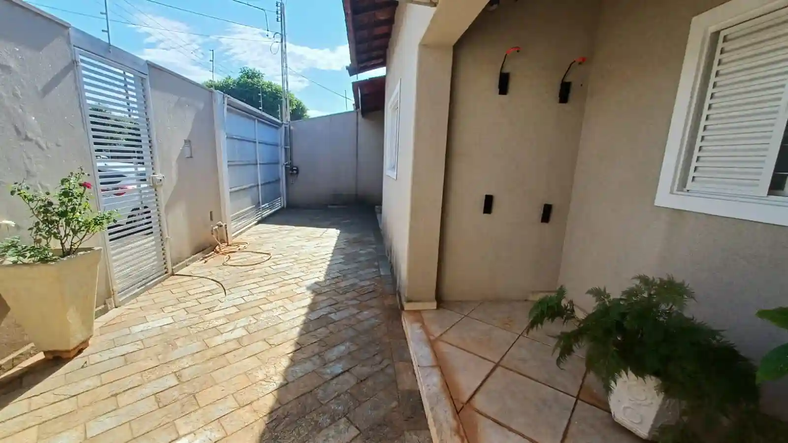 Casa com 3 quartos à venda, 189m² — foto 2 de 24