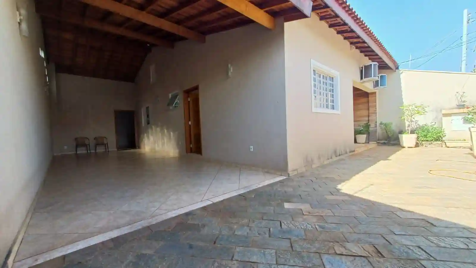Casa com 3 quartos à venda, 189m² — foto 1 de 24