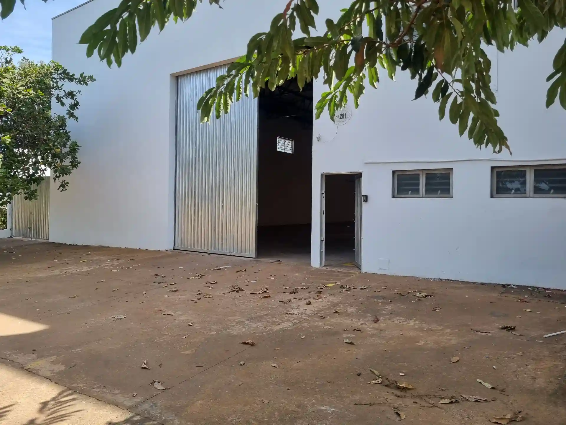 Galpão / Depósito / Armazém  para aluguel, 930m² — foto 2 de 25