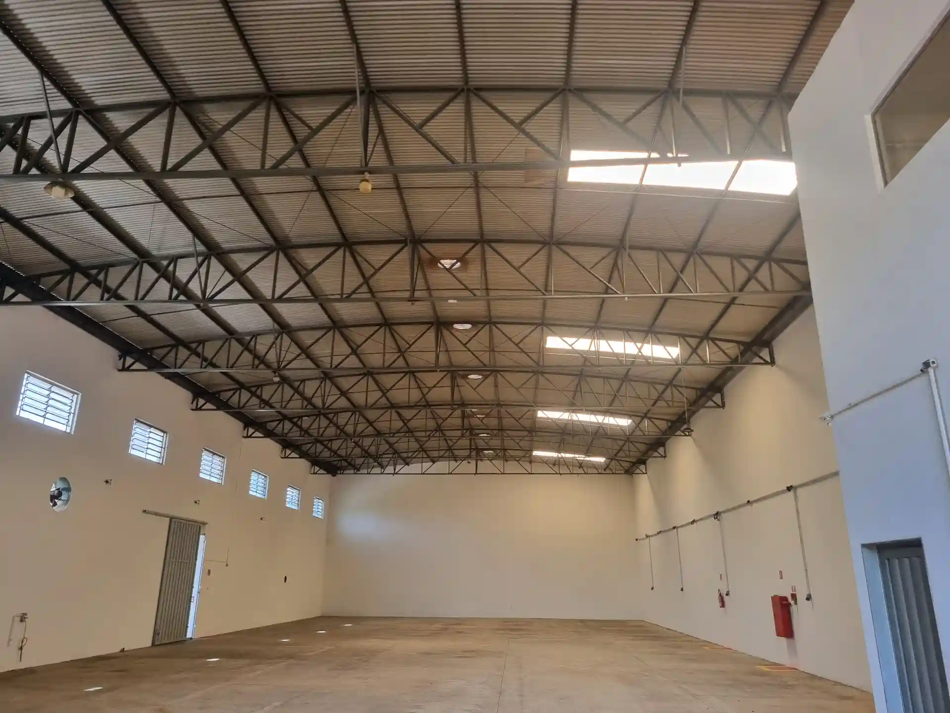 Galpão / Depósito / Armazém  para aluguel, 930m² — foto 18 de 25