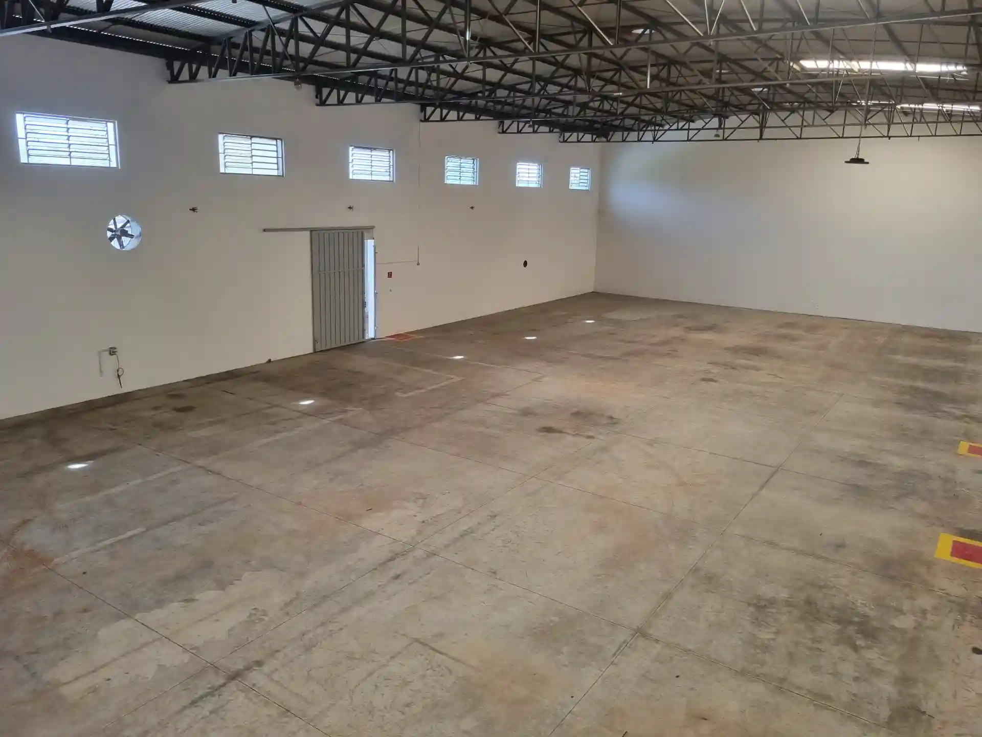 Galpão / Depósito / Armazém  para aluguel, 930m² — foto 6 de 25