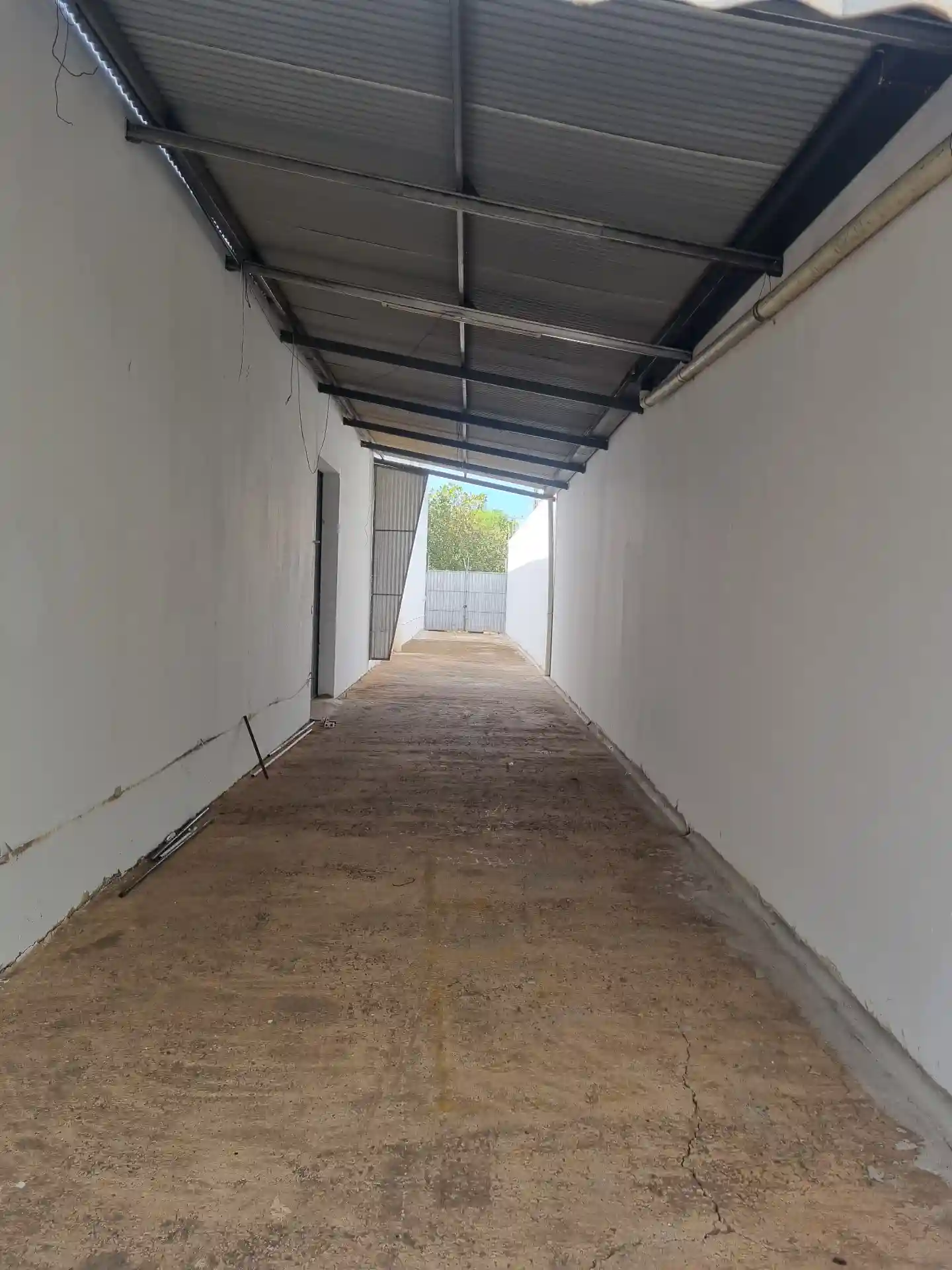 Galpão / Depósito / Armazém  para aluguel, 930m² — foto 3 de 25