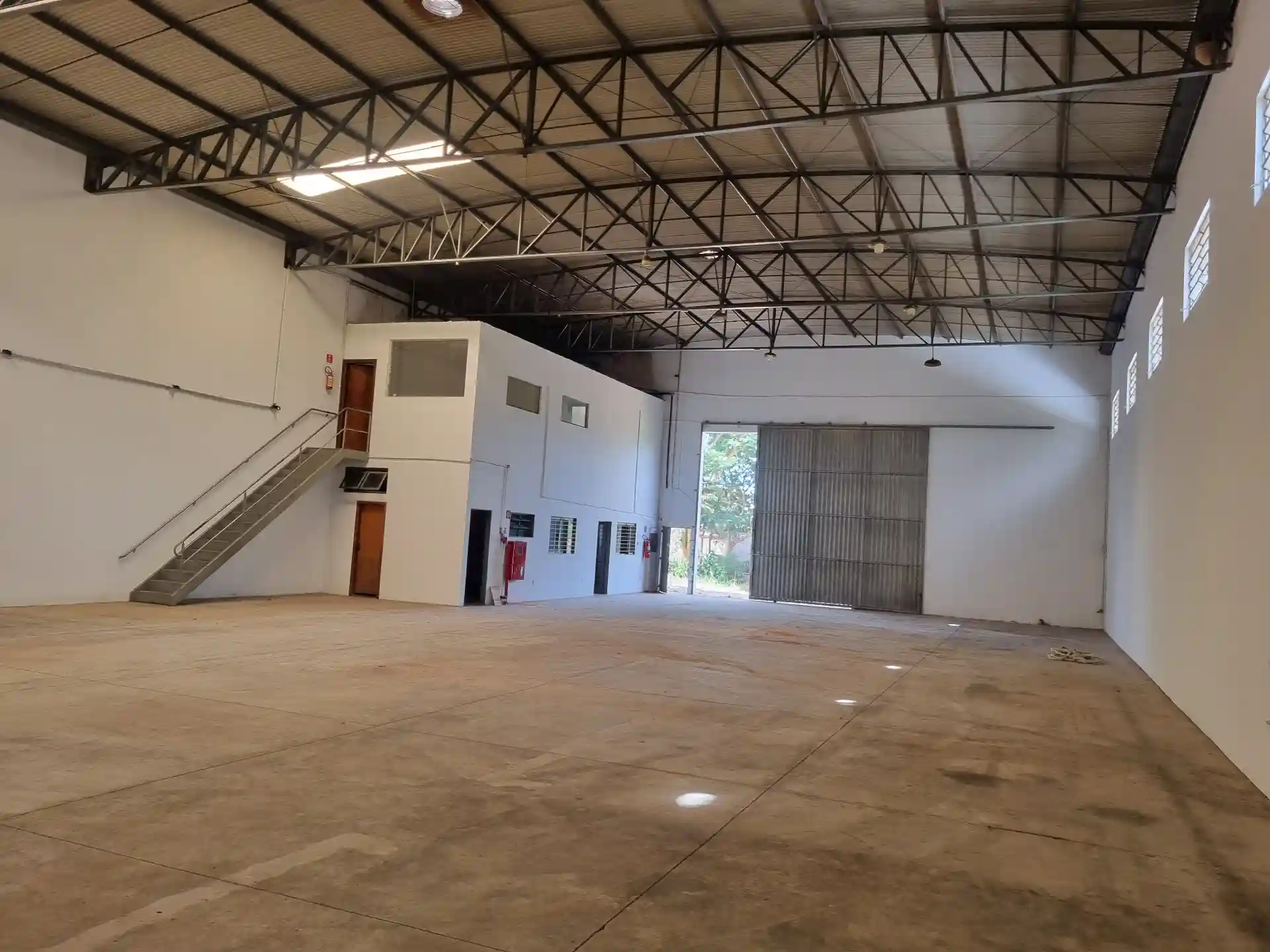 Galpão / Depósito / Armazém  para aluguel, 930m² — foto 4 de 25