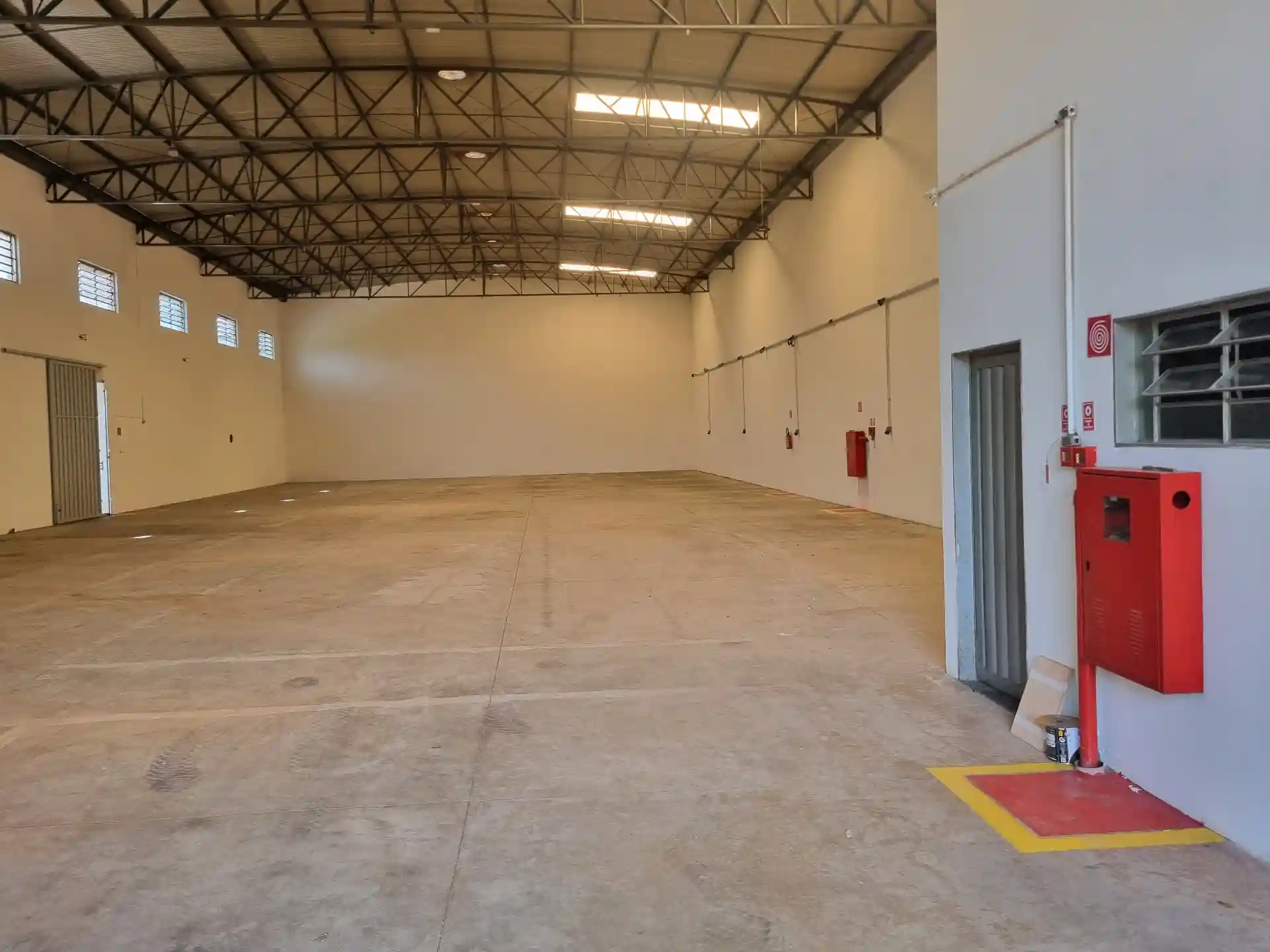 Galpão / Depósito / Armazém  para aluguel, 930m² — foto 19 de 25