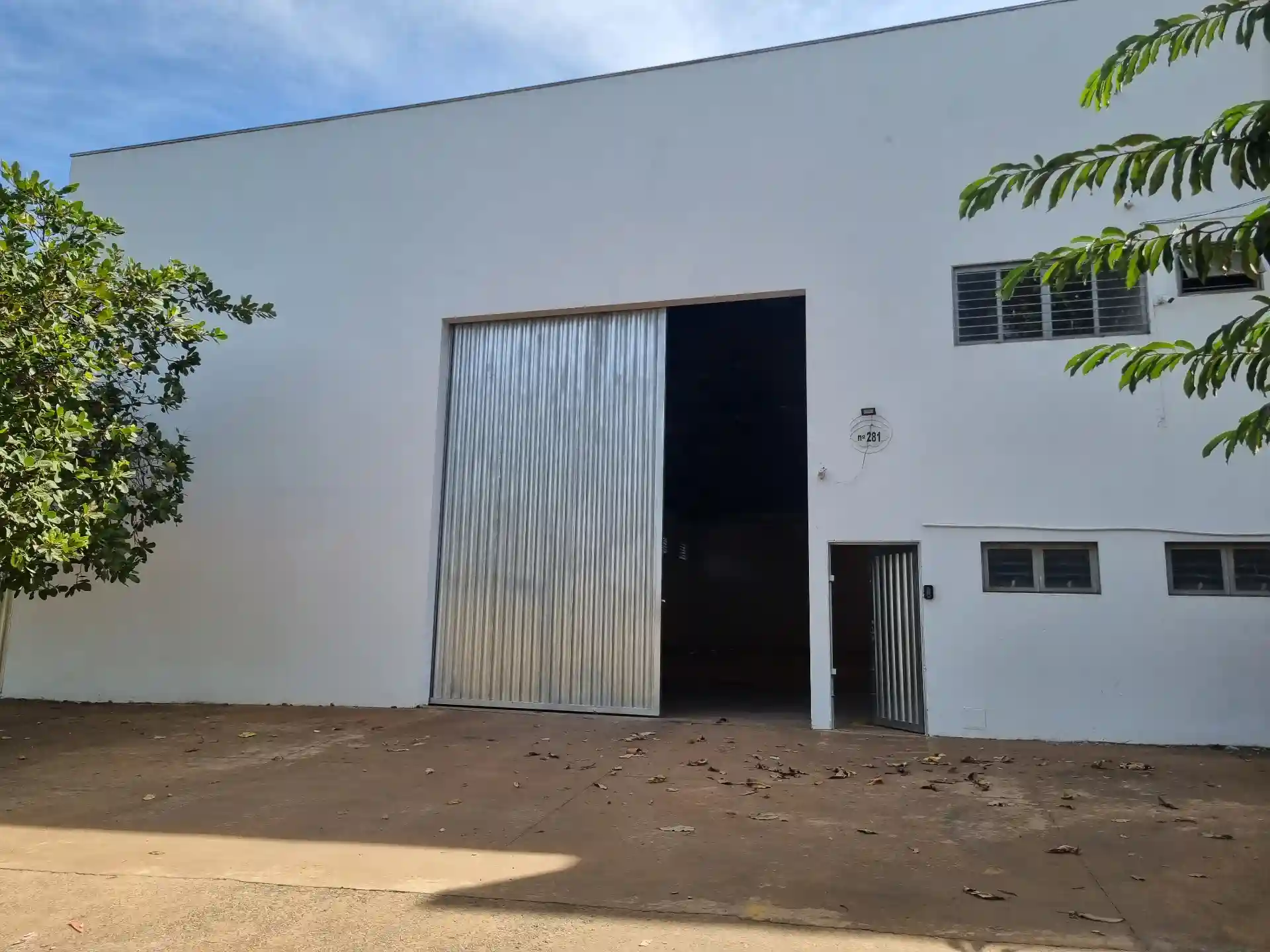 Galpão / Depósito / Armazém  para aluguel, 930m² — foto 1 de 25