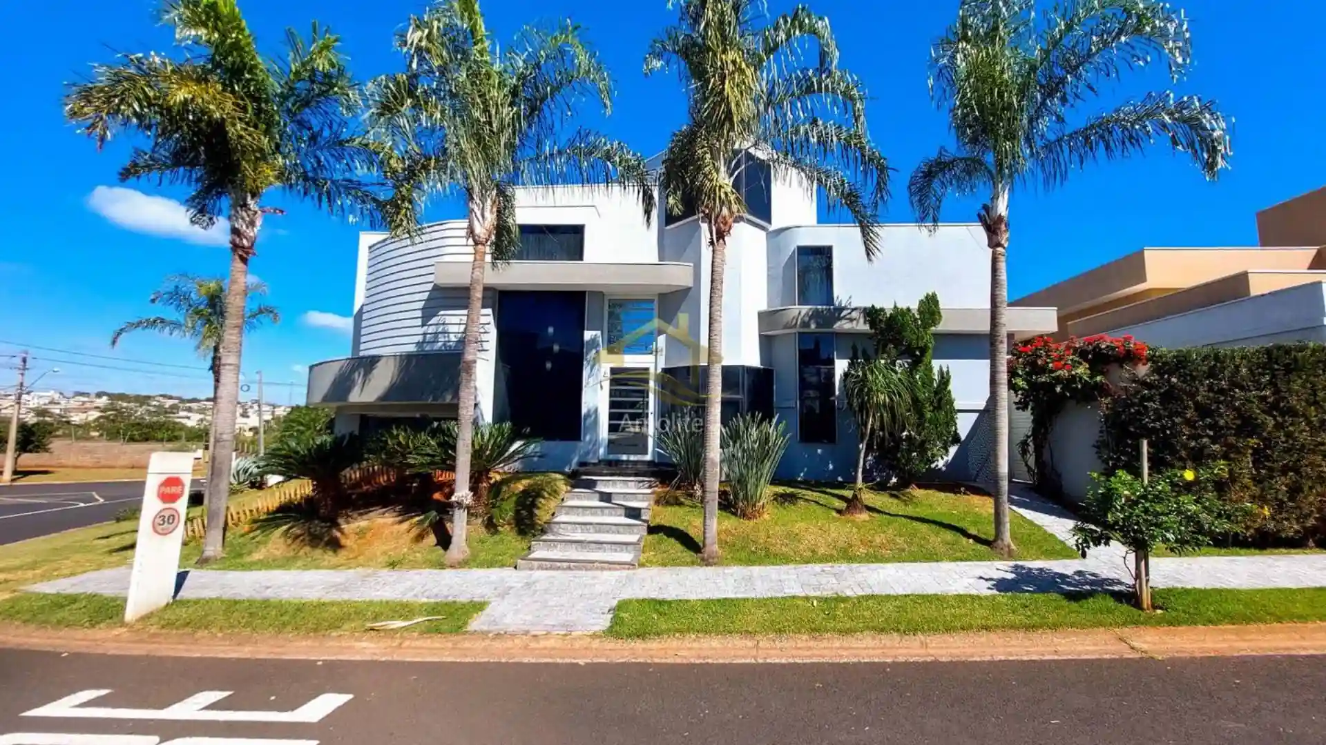Casa de Condomínio com 3 quartos à venda, 314m² — foto 2 de 43
