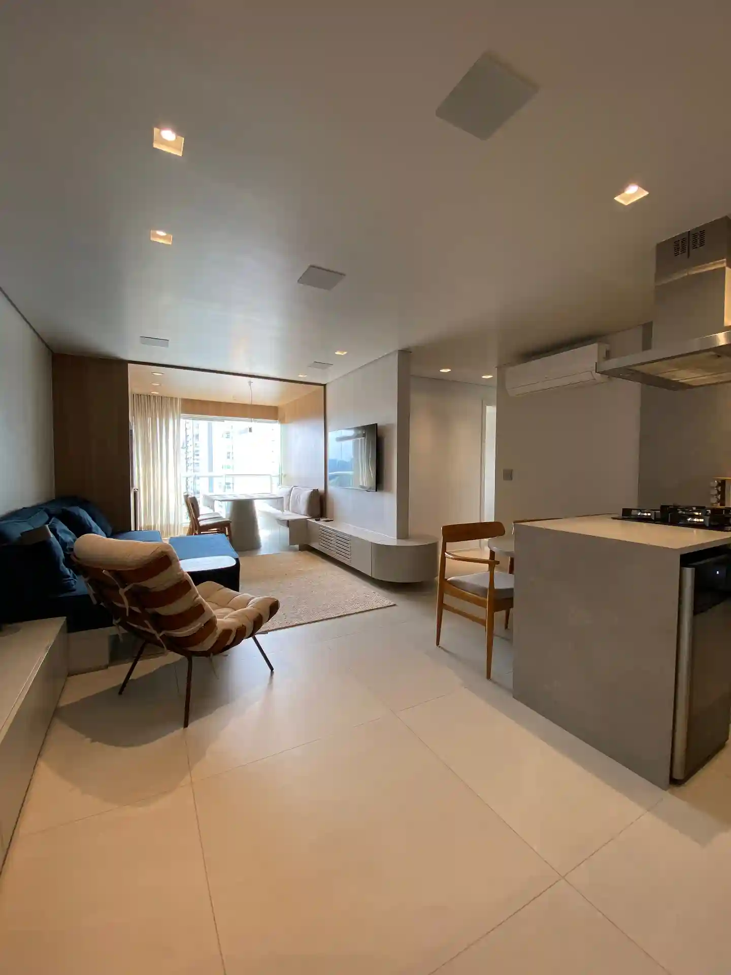 Apartamento com 2 quartos à venda, 72m² — foto 2 de 32