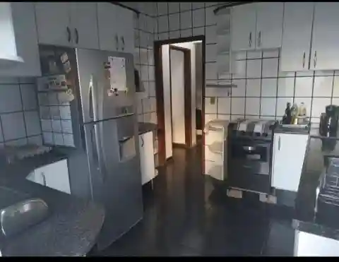 Casa com 3 quartos à venda, 232m² — foto 10 de 16