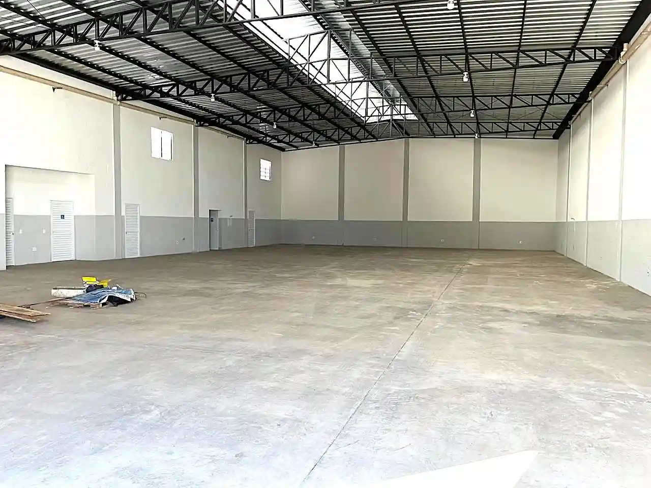 Galpão / Depósito / Armazém  para aluguel, 540m² — foto 2 de 16