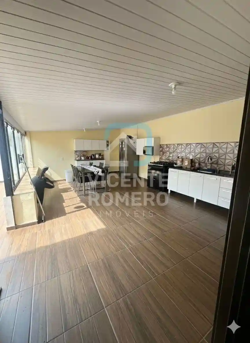 Casa com 3 quartos à venda, 200m² — foto 2 de 13
