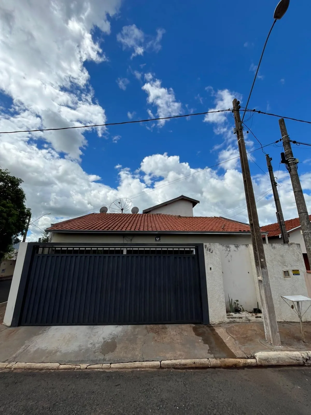 Casa com 5 quartos à venda, 200m² — foto 2 de 29