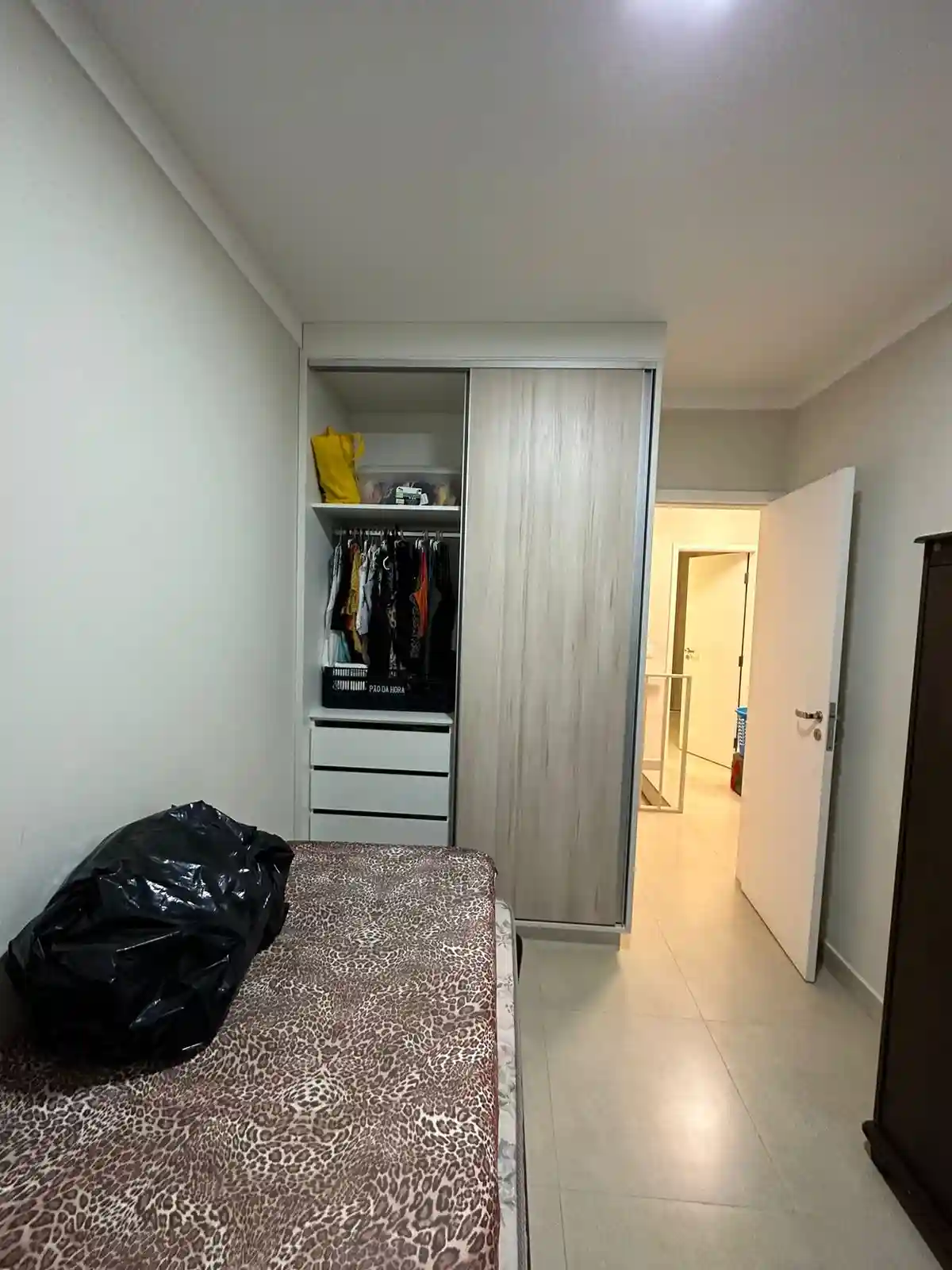 Casa de Condomínio com 3 quartos à venda, 200m² — foto 2 de 6
