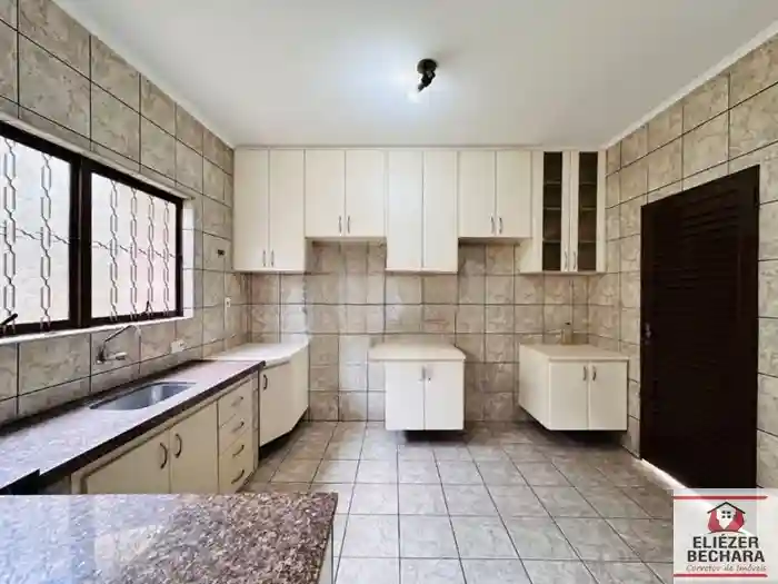 Casa com 3 quartos à venda, 140m² — foto 2 de 14