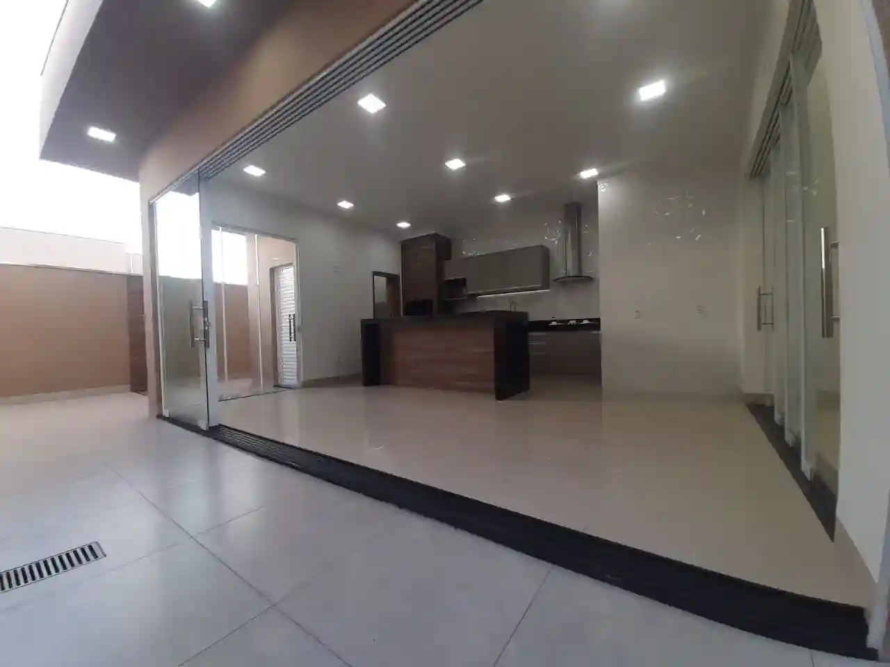 Casa de Condomínio com 3 quartos à venda, 160m² — foto 2 de 25