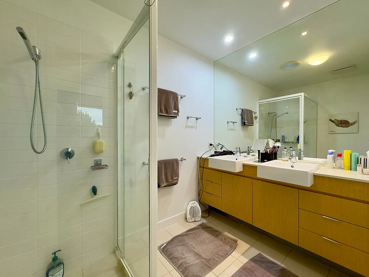 Casa com 6 quartos para aluguel, 250m² — foto 1 de 28