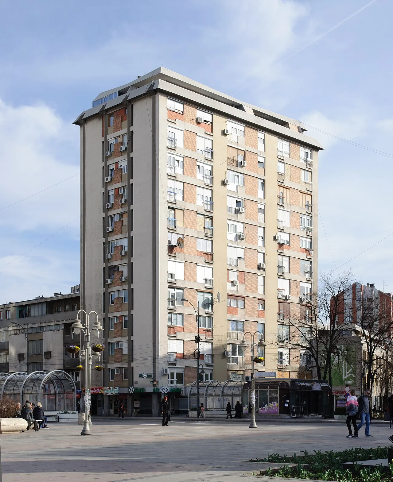 Casa com 6 quartos para aluguel, 250m² — foto 10 de 28