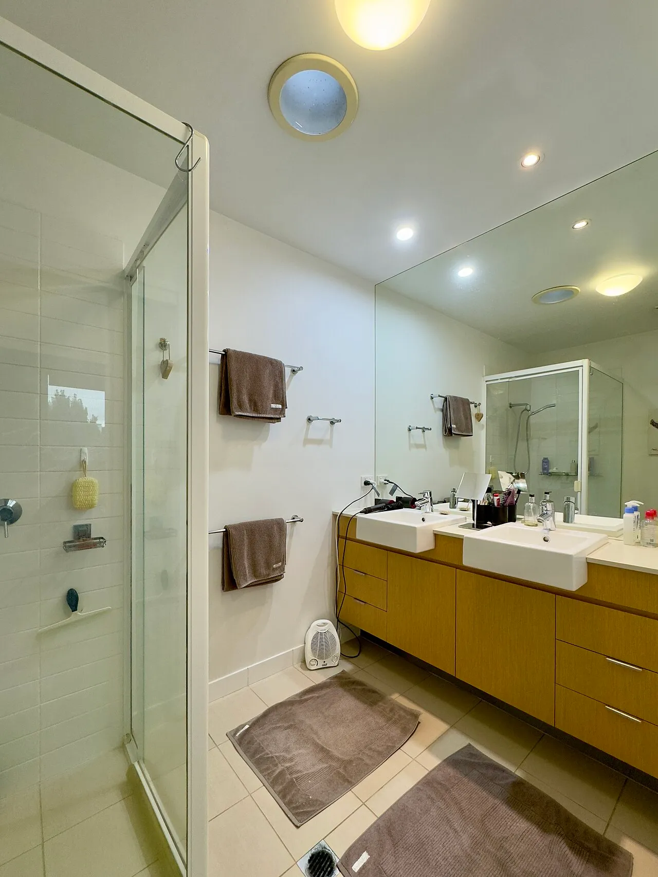 Casa com 6 quartos para aluguel, 250m² — foto 2 de 28