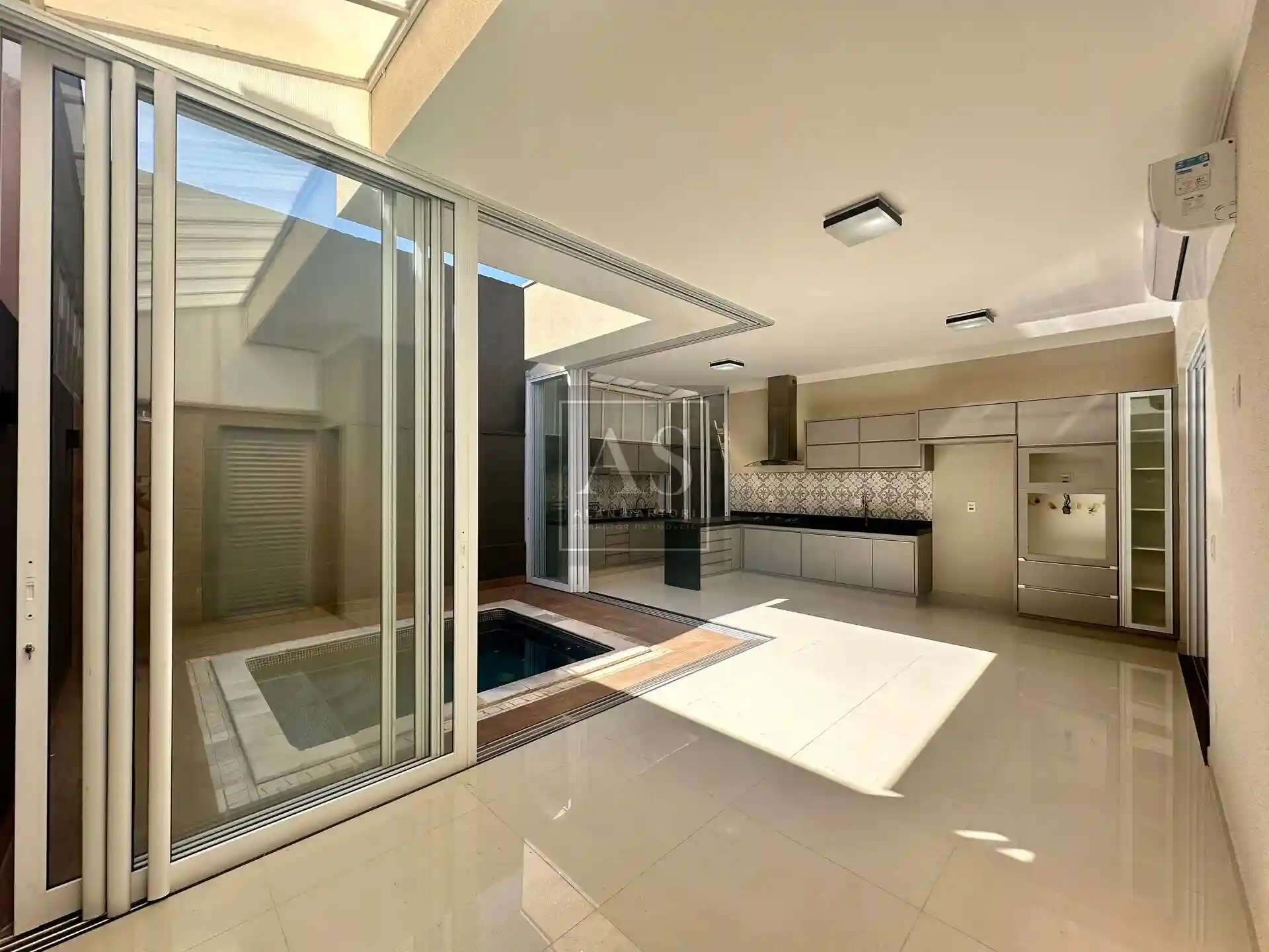 Casa de Condomínio com 3 quartos à venda, 220m² — foto 10 de 20