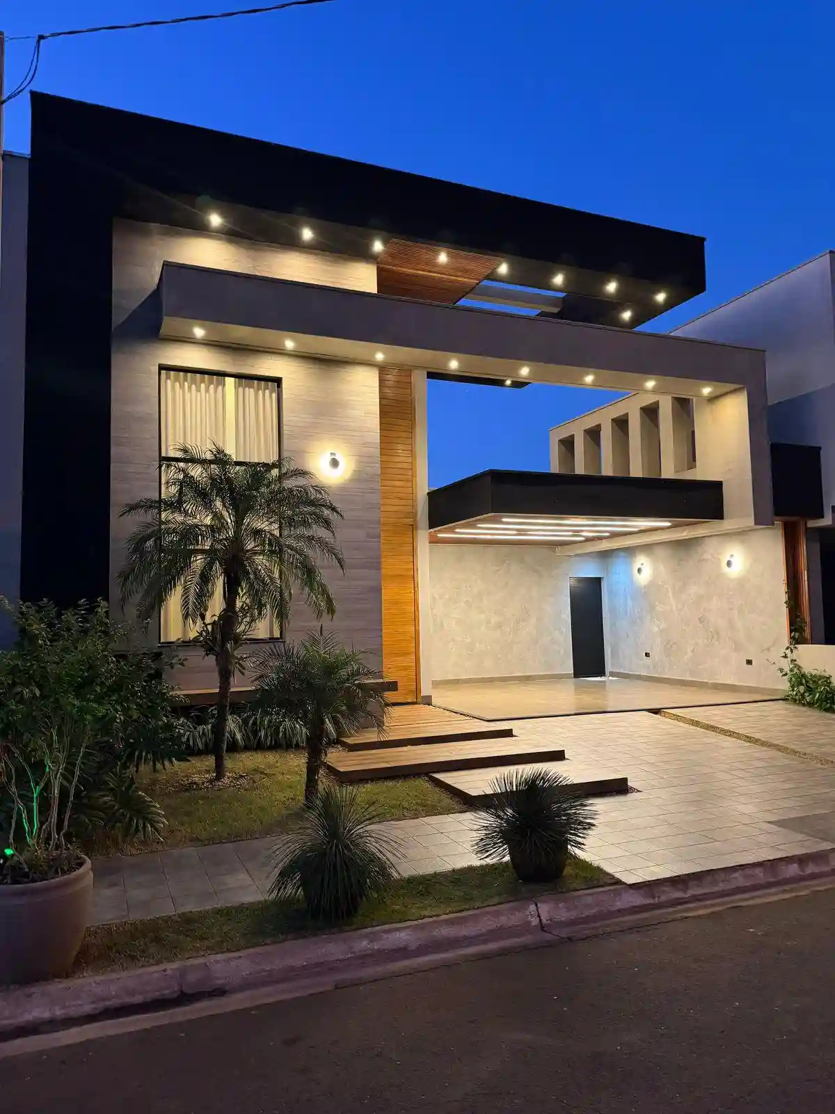 Casa de Condomínio com 3 quartos à venda, 253m² — foto 1 de 16
