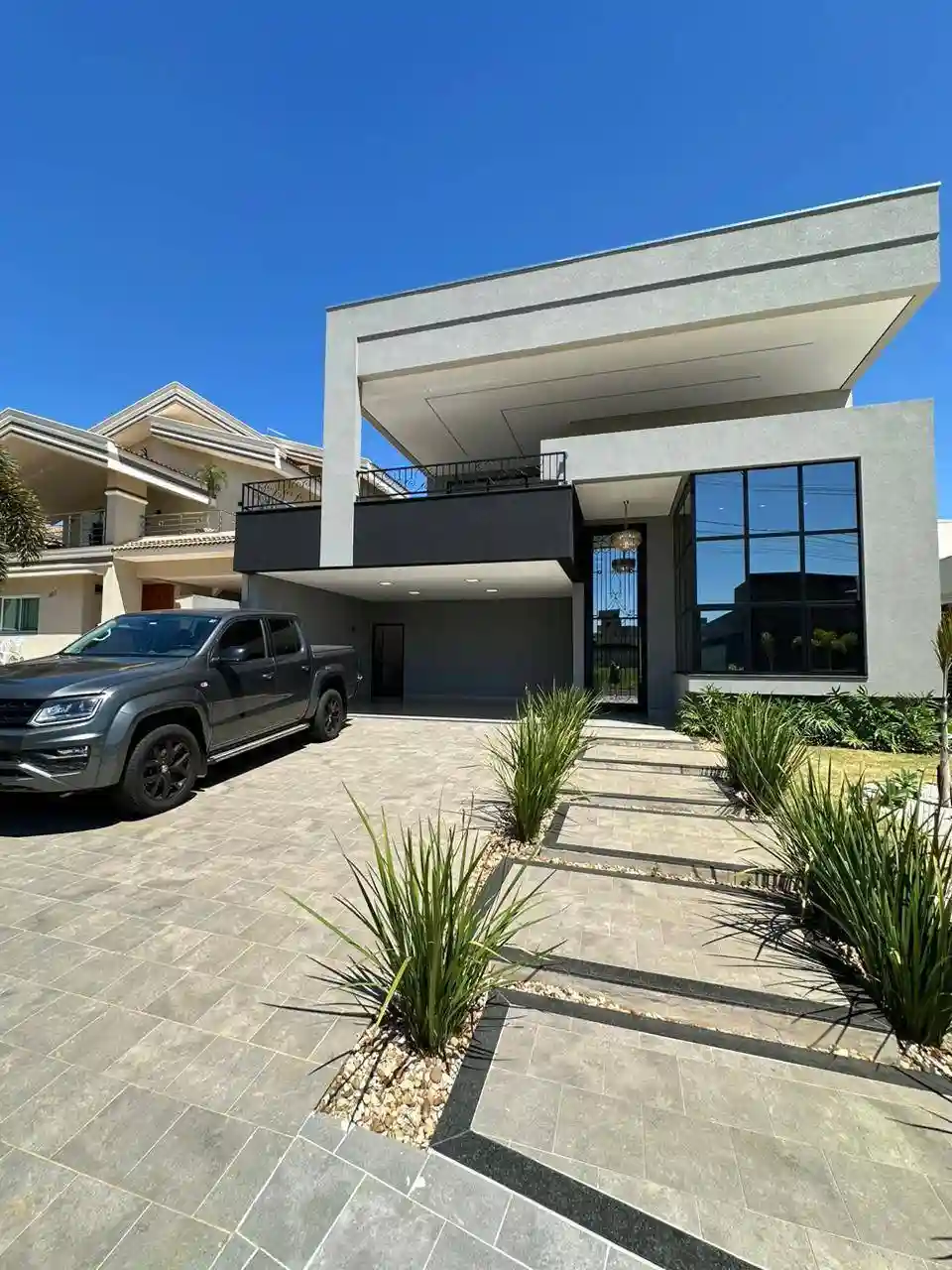 Casa de Condomínio com 3 quartos à venda, 300m² — foto 1 de 47