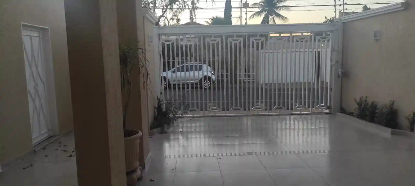 Casa com 3 quartos à venda, 200m² — foto 2 de 32