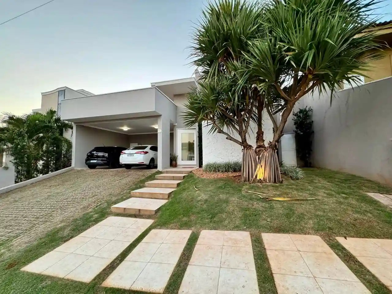 Casa de Condomínio com 3 quartos à venda, 470m² — foto 2 de 8