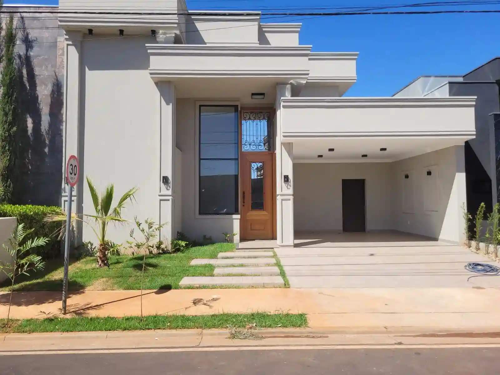 Casa de Condomínio com 3 quartos à venda, 190m² — foto 1 de 19