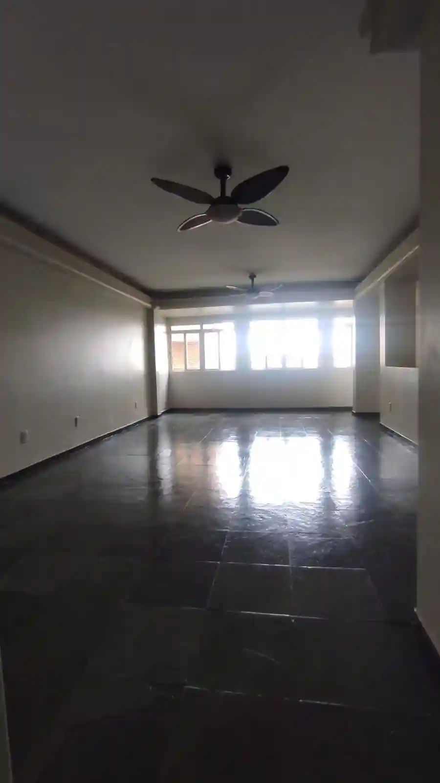 Apartamento com 3 quartos à venda, 200m² — foto 1 de 18